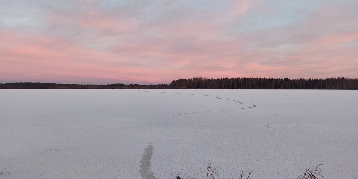 Pyykösjärven jäätä.