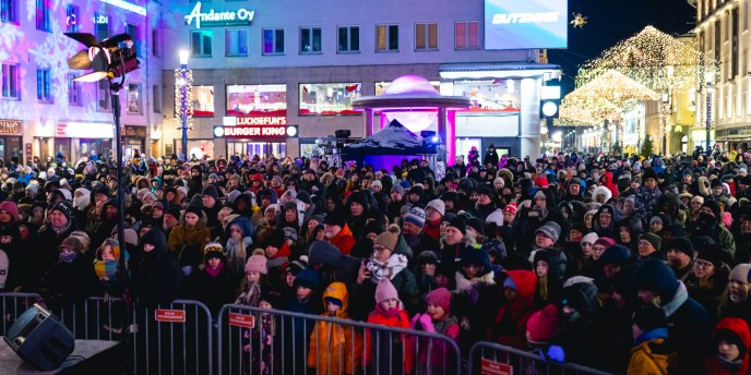 Oulun kaupungin uudenvuoden juhla Rotuaarilla 2023.