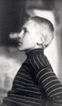 Valokuva: 14-vuotias Aaro Hellaakoski vuonna 1908.