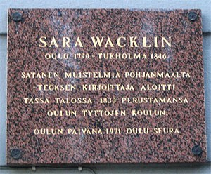 Valokuva: Sara Wacklinin muistolaatta.