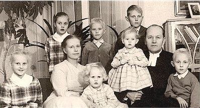 Valokuva: Ylimaulan sisarukset vuonna 1958.