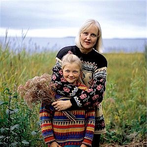 Valokuva: Anna-Maija Ylimaula ja tytär vuonna 1992.